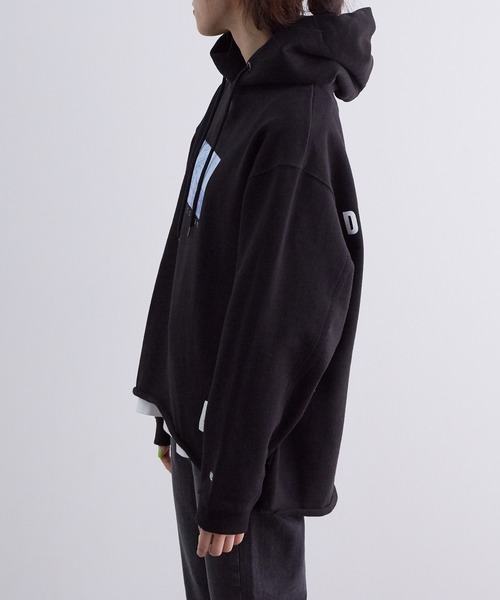 VIS（ビス）の「【ともわか×DISCUS ATHLETIC(R)】【WEB限定】裏毛カットオフプルパーカー（パーカー・レディース・ホワイト/パープル/ブラック・FREE）」の10枚目の写真