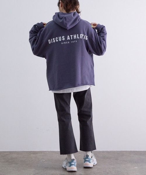 VIS（ビス）の「【ともわか×DISCUS ATHLETIC(R)】【WEB限定】裏毛カットオフプルパーカー（パーカー・レディース・ホワイト/パープル/ブラック・FREE）」の5枚目の写真