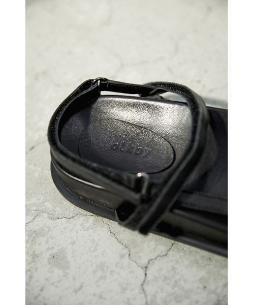 BLACK BY MOUSSY（ブラックバイマウジー）の「flat comfy sandal（フラットコンフィサンダル）（サンダル・レディース・ブラック/ベージュ・38/36/37）」の3枚目の写真