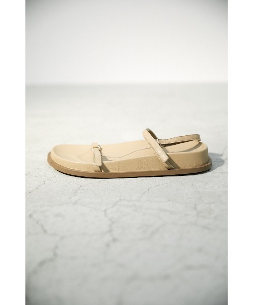 BLACK BY MOUSSY（ブラックバイマウジー）の「flat comfy sandal（フラットコンフィサンダル）（サンダル・レディース・ブラック/ベージュ・38/36/37）」の8枚目の写真