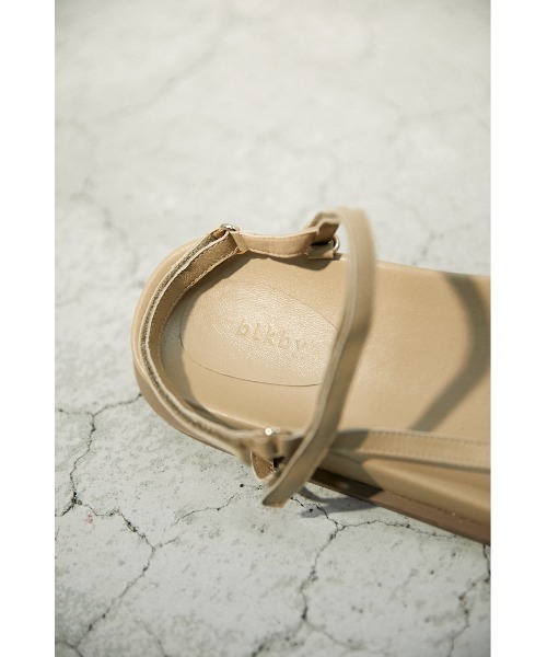 BLACK BY MOUSSY（ブラックバイマウジー）の「flat comfy sandal（フラットコンフィサンダル）（サンダル・レディース・ブラック/ベージュ・38/36/37）」の10枚目の写真