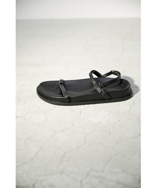 BLACK BY MOUSSY（ブラックバイマウジー）の「flat comfy sandal（フラットコンフィサンダル）（サンダル・レディース・ブラック/ベージュ・38/36/37）」の5枚目の写真