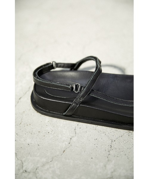 BLACK BY MOUSSY（ブラックバイマウジー）の「flat comfy sandal（フラットコンフィサンダル）（サンダル・レディース・ブラック/ベージュ・38/36/37）」の6枚目の写真