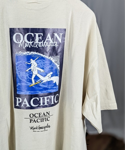 Mark Gonzales(マーク・ゴンザレス)の「MARK GONZALES×OCEAN PACIFIC/マークゴンザレス×オーシャンパシフィック "SURF"イラストプリントTEE(Tシャツ/カットソー・メンズ・ホワイト/ブラック/ベージュ/ミント・MEDIUM/LARGE/X-LARGE)」の3枚目の写真