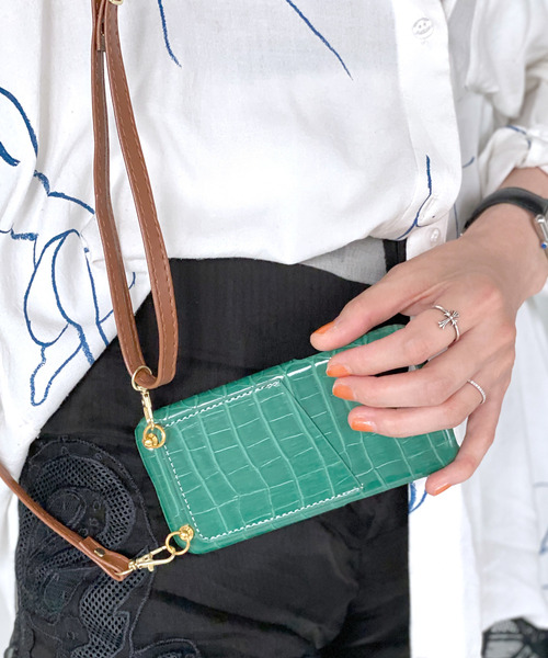 c.u.l（シーユーエル）の「【c.u.l】クロコ風型押し スマホショルダー カード入れ iPhoneカバー アイフォンケース ipc573（スマホケース/カバー・レディース・ブラウン/ブラック/グリーン・I/Q/P/D/J/K/A/O/N/V/U/T）」の6枚目の写真