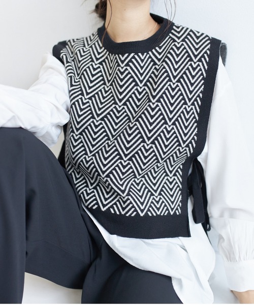 AIC.（エーアイシー）の「ジャガードニットベスト×ブラウスセット（アンサンブル・レディース・ブラック/ブラウン/グリーン・FREE）」の8枚目の写真