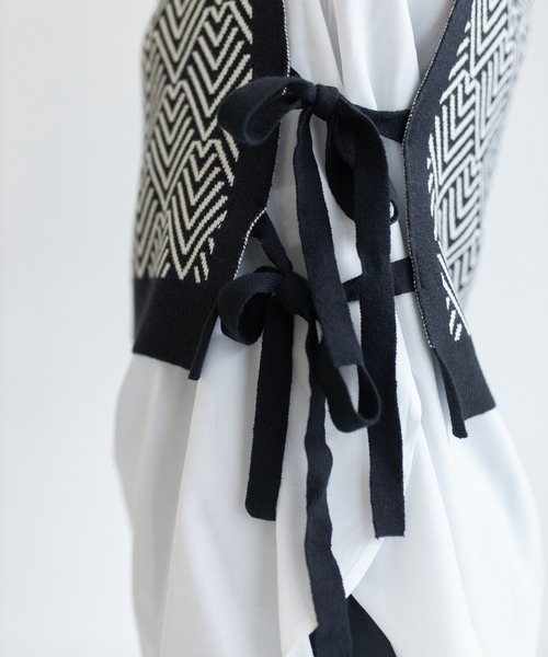 AIC.（エーアイシー）の「ジャガードニットベスト×ブラウスセット（アンサンブル・レディース・ブラック/ブラウン/グリーン・FREE）」の13枚目の写真