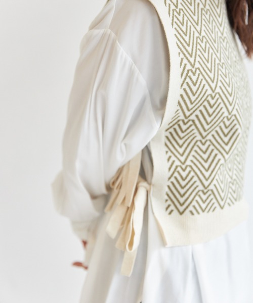 AIC.（エーアイシー）の「ジャガードニットベスト×ブラウスセット（アンサンブル・レディース・ブラック/ブラウン/グリーン・FREE）」の6枚目の写真