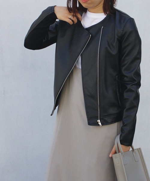 LAVEANGE（ラビアンジェ）の「フェイクレザーノーカラーライダースジャケット（ライダースジャケット・レディース・ブラック/グレイッシュベージュ・LL/3L/4L/M/L）」の20枚目の写真