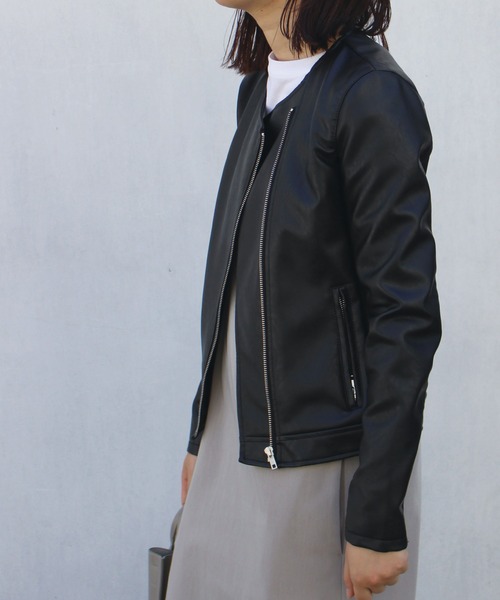 LAVEANGE（ラビアンジェ）の「フェイクレザーノーカラーライダースジャケット（ライダースジャケット・レディース・ブラック/グレイッシュベージュ・LL/3L/4L/M/L）」の15枚目の写真