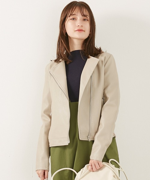 LAVEANGE（ラビアンジェ）の「フェイクレザーノーカラーライダースジャケット（ライダースジャケット・レディース・ブラック/グレイッシュベージュ・LL/3L/4L/M/L）」の4枚目の写真