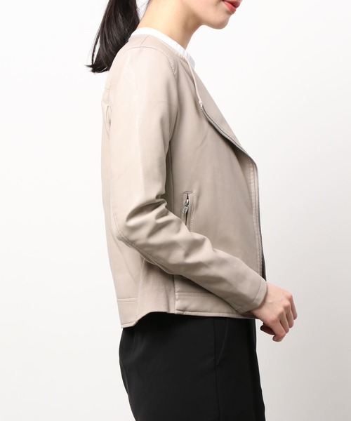LAVEANGE（ラビアンジェ）の「フェイクレザーノーカラーライダースジャケット（ライダースジャケット・レディース・ブラック/グレイッシュベージュ・LL/3L/4L/M/L）」の11枚目の写真