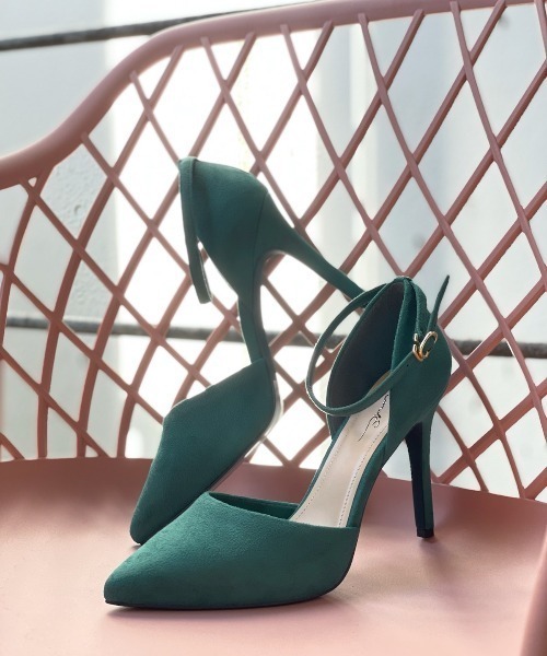 R&E（アールアンドイー）の「【21AW新作】【R&E】セパレートアンクルストラップスエードパンプス（パンプス・レディース・ブラック系その他/ベージュ系その他/グリーン・22.0cm/22.5cm/23.0cm/23.5cm/24.0cm/24.5cm）」の3枚目の写真