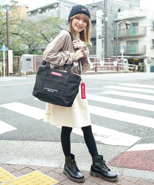 MILKFED.（ミルクフェド）の「EMBROIDERED BAR 2WAY TOTE BAG/ロゴ トートバッグ/ショルダーバッグ/A4収納（ショルダーバッグ・レディース・A/ホワイト/ベージュ/B/ネイビー/ライトパープル/ブラック/ライトピンク・ONE SIZE）」の19枚目の写真