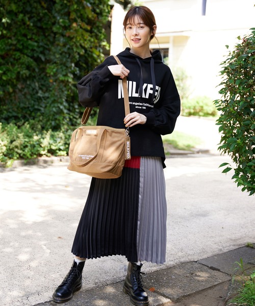 MILKFED.（ミルクフェド）の「EMBROIDERED BAR 2WAY TOTE BAG/ロゴ トートバッグ/ショルダーバッグ/A4収納（ショルダーバッグ・レディース・A/ホワイト/ベージュ/B/ネイビー/ライトパープル/ブラック/ライトピンク・ONE SIZE）」の16枚目の写真