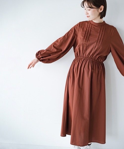 haco!(ハコ)の「着るだけで女っぽときちんと見えが叶う ピンタックづかいが上品なウエストギャザーワンピース(ワンピース・レディース・ブラウン/ベージュ系その他・SMALL/MEDIUM/LARGE/X-LARGE)」の7枚目の写真