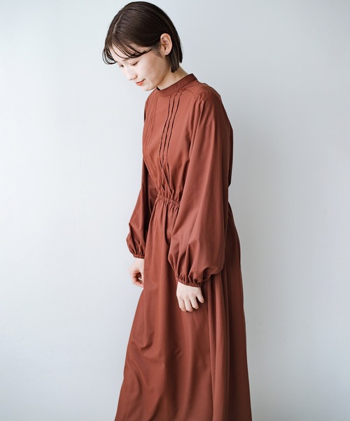 haco!(ハコ)の「着るだけで女っぽときちんと見えが叶う ピンタックづかいが上品なウエストギャザーワンピース(ワンピース・レディース・ブラウン/ベージュ系その他・SMALL/MEDIUM/LARGE/X-LARGE)」の15枚目の写真