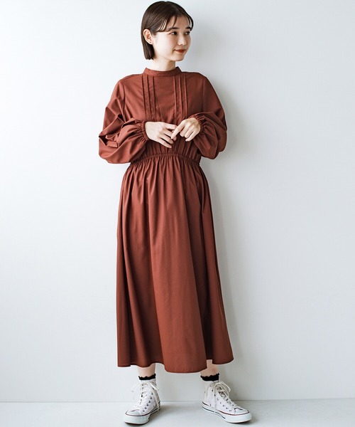 haco!(ハコ)の「着るだけで女っぽときちんと見えが叶う ピンタックづかいが上品なウエストギャザーワンピース(ワンピース・レディース・ブラウン/ベージュ系その他・SMALL/MEDIUM/LARGE/X-LARGE)」の3枚目の写真