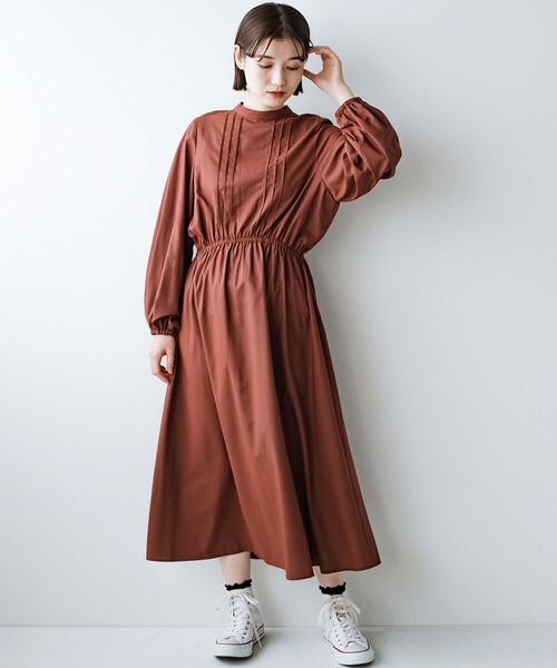 haco!(ハコ)の「着るだけで女っぽときちんと見えが叶う ピンタックづかいが上品なウエストギャザーワンピース(ワンピース・レディース・ブラウン/ベージュ系その他・SMALL/MEDIUM/LARGE/X-LARGE)」の20枚目の写真