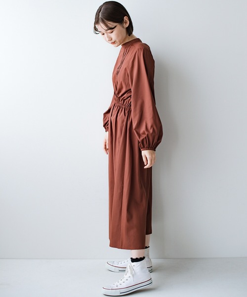 haco!(ハコ)の「着るだけで女っぽときちんと見えが叶う ピンタックづかいが上品なウエストギャザーワンピース(ワンピース・レディース・ブラウン/ベージュ系その他・SMALL/MEDIUM/LARGE/X-LARGE)」の19枚目の写真