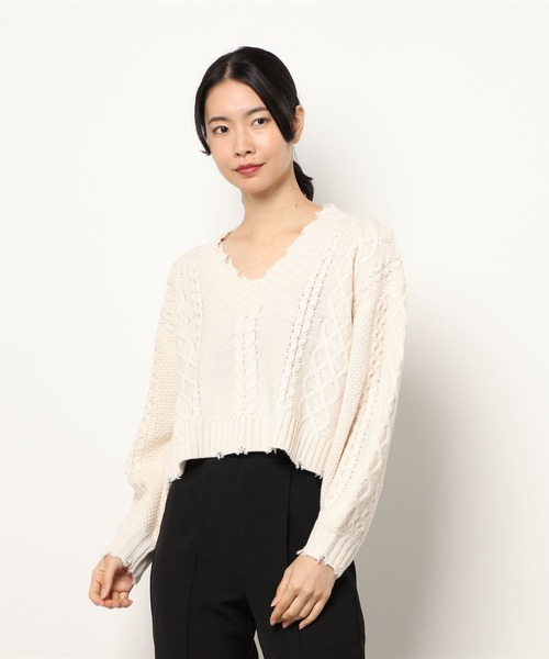 INGNI(イング)の「Vネックケーブルダメージ加工ショートニット(ニット/セーター・レディース・チャコールグレー/グリーン/アイボリー/グレー系その他/オレンジ・M)」の2枚目の写真