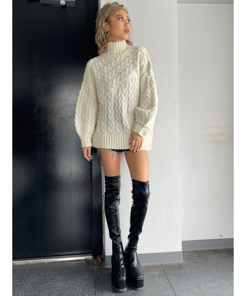 EGOIST（エゴイスト）の「ケーブルボリュームニットトップス（ニット/セーター・レディース・ブラック/アイボリー/ライトブラウン・FREE）」の6枚目の写真