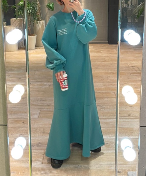 Alley by w closet（アリーバイダブルクローゼット）の「【Alley】刺繍入りスエットマーメイドワンピース（ワンピース・レディース・スモークグレー/スミクロ/グリーン・FREE）」の3枚目の写真