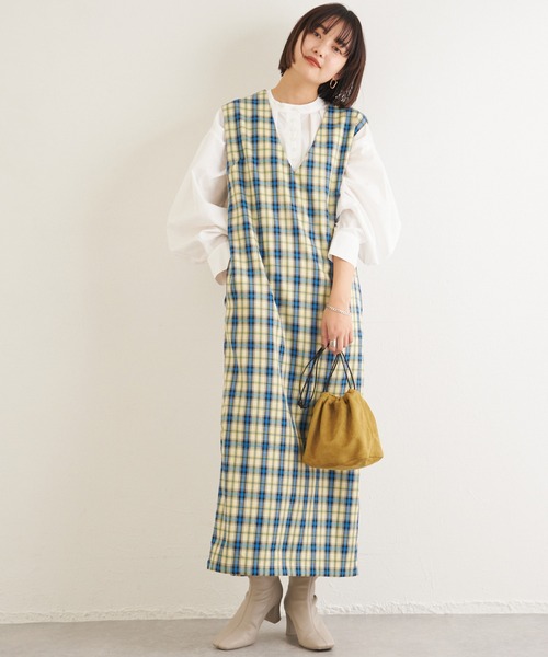 LAVEANGE（ラビアンジェ）の「釦ディティールブラウス（シャツ/ブラウス・レディース・オフホワイト/イエロー/グリーン/ライトブルー・3L/L/M/4L/LL）」の5枚目の写真