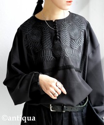 上品な立体感♪クルミボタンが可愛い、刺繍デザインブラウス