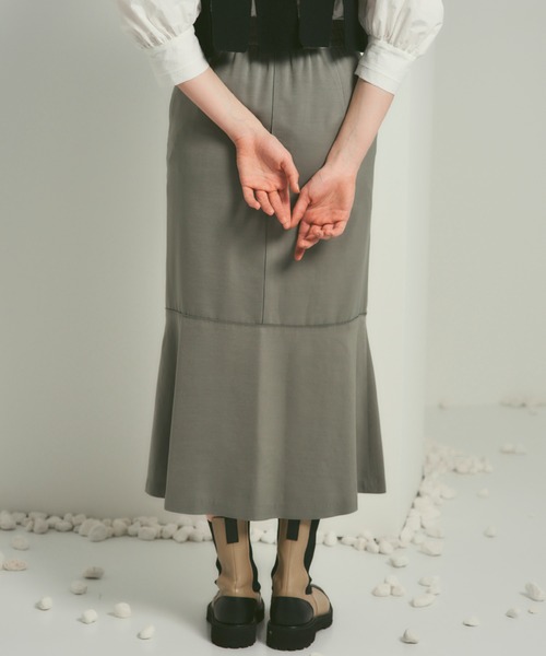 PUBLIC TOKYO(パブリックトウキョウ)の「サテンマーメイドスカート(スカート・レディース・ブラック/カーキ/イエロー・FREE)」の17枚目の写真