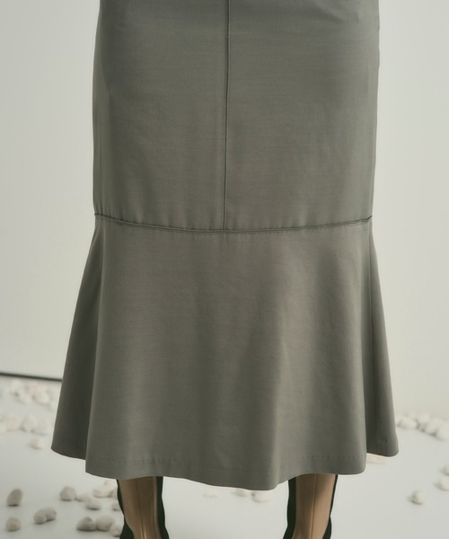 PUBLIC TOKYO(パブリックトウキョウ)の「サテンマーメイドスカート(スカート・レディース・ブラック/カーキ/イエロー・FREE)」の19枚目の写真