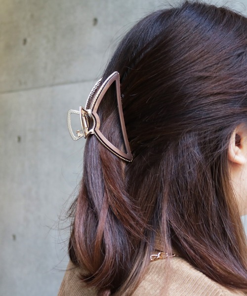 ACCOMMODE（アコモデ）の「バンスクリップハーフサークルカラーエポ（バレッタ/ヘアクリップ・レディース・ベージュ/ブラウン/アイボリー・FREE）」の5枚目の写真