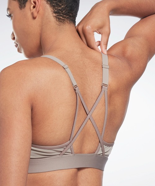 Reebok（リーボック）の「ラックス ストラップ スポーツブラ / Lux Strap Sports Bra（スポーツブラ・レディース・ブラック/ピンク/ライトグレー・SMALL/MEDIUM/LARGE/X-LARGE/X-SMALL）」の21枚目の写真