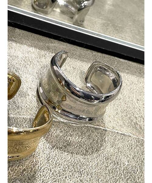 EMODA（エモダ）の「タンクワイドブレスレット（バングル/リストバンド・レディース・シルバー/ゴールド・FREE）」の2枚目の写真