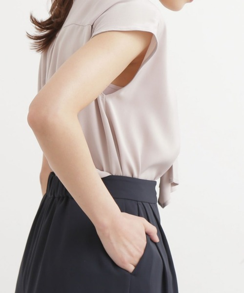 NATURAL BEAUTY BASIC(ナチュラルビューティーベーシック)の「メタルポイントボウタイブラウス(シャツ/ブラウス・レディース・ブラック/ベージュ/オフホワイト・マルチサイズ)」の6枚目の写真