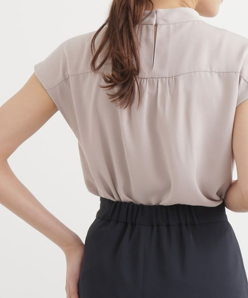 NATURAL BEAUTY BASIC(ナチュラルビューティーベーシック)の「メタルポイントボウタイブラウス(シャツ/ブラウス・レディース・ブラック/ベージュ/オフホワイト・マルチサイズ)」の5枚目の写真