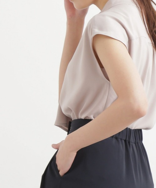 NATURAL BEAUTY BASIC(ナチュラルビューティーベーシック)の「メタルポイントボウタイブラウス(シャツ/ブラウス・レディース・ブラック/ベージュ/オフホワイト・マルチサイズ)」の4枚目の写真