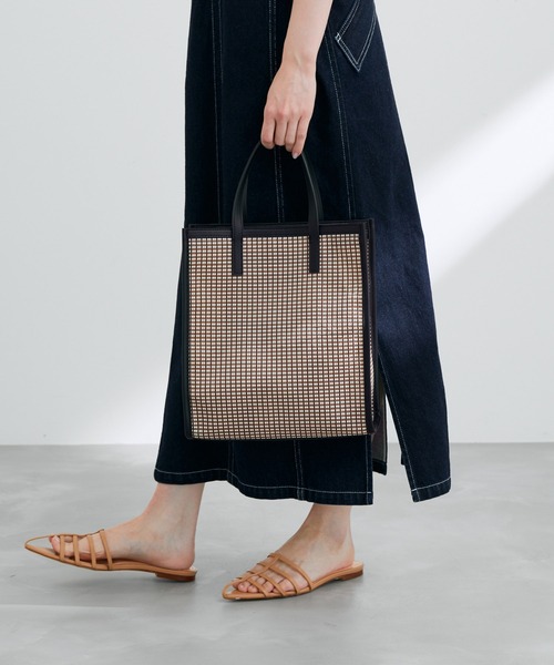 ADAM ET ROPE'（アダムエロペ）の「【PC・A4対応】メッシュスクエアトートバッグ（トートバッグ・レディース・ダークブラウン/ブラック系その他・FREE）」の5枚目の写真