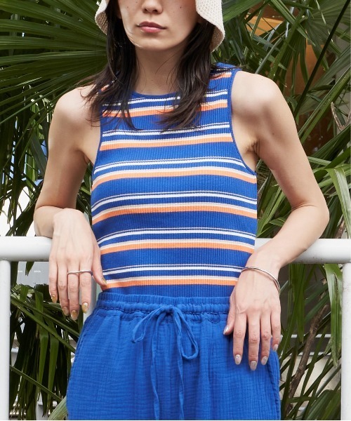 Auntie Rosa Holiday(アンティローザホリデー)の「マルチボーダーカップ付きアメスリタンク(タンクトップ・レディース・オフホワイト/ブルー・FREE)」の1枚目の写真