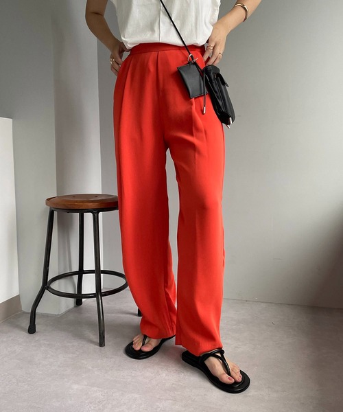 CAPRICIEUX LE'MAGE(カプリシューレマージュ)の「〈新色/レッド〉タックストレートパンツ(その他パンツ・レディース・ピンク/レッド/ベージュ/ブラック・38/36)」の4枚目の写真