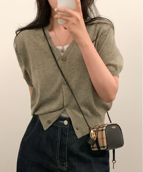 SONA（ソナ）の「[BELLIDE MADE] Vネックショートスリーブカーディガン（カーディガン/ボレロ・レディース・ピンク/カーキ/スカイブルー/アイボリー/グレー・FREE）」の3枚目の写真