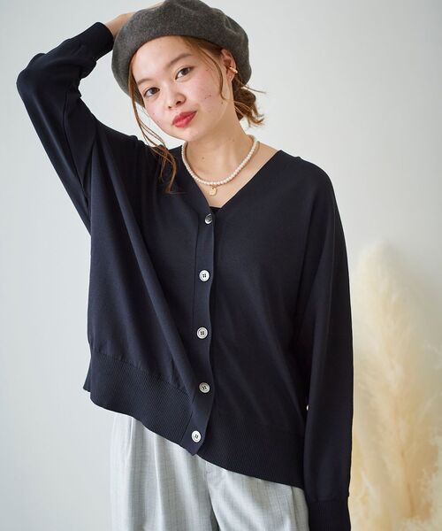 le.coeur blanc（ルクールブラン）の「ドルマンシルエット長袖ニットカーディガン（カーディガン/ボレロ・レディース・パープル/ネイビー/オリーブ・38）」の5枚目の写真