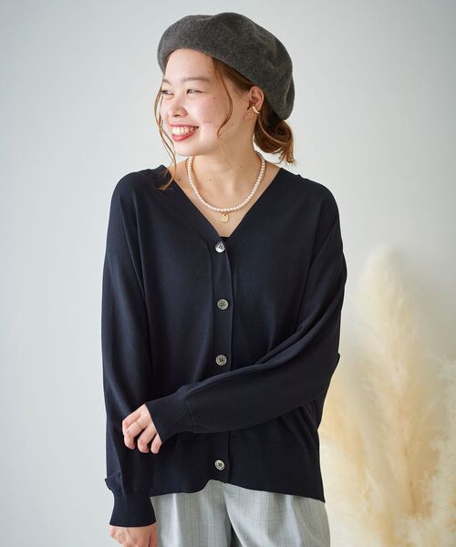 le.coeur blanc（ルクールブラン）の「ドルマンシルエット長袖ニットカーディガン（カーディガン/ボレロ・レディース・パープル/ネイビー/オリーブ・38）」の6枚目の写真