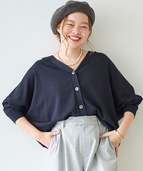 le.coeur blanc（ルクールブラン）の「ドルマンシルエット長袖ニットカーディガン（カーディガン/ボレロ・レディース・パープル/ネイビー/オリーブ・38）」の9枚目の写真