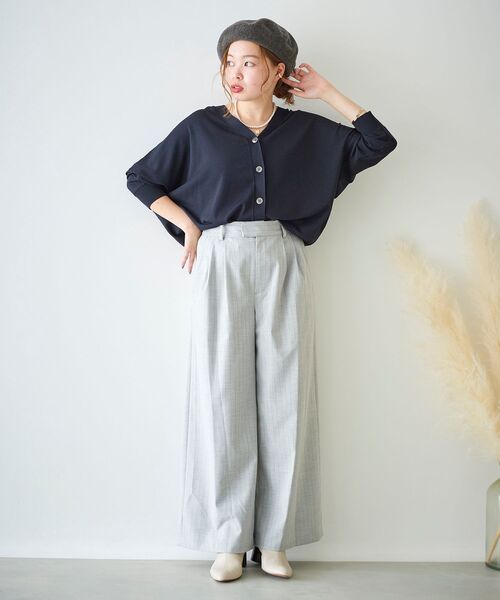 le.coeur blanc（ルクールブラン）の「ドルマンシルエット長袖ニットカーディガン（カーディガン/ボレロ・レディース・パープル/ネイビー/オリーブ・38）」の10枚目の写真