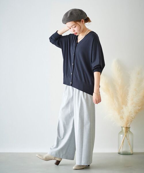 le.coeur blanc（ルクールブラン）の「ドルマンシルエット長袖ニットカーディガン（カーディガン/ボレロ・レディース・パープル/ネイビー/オリーブ・38）」の13枚目の写真