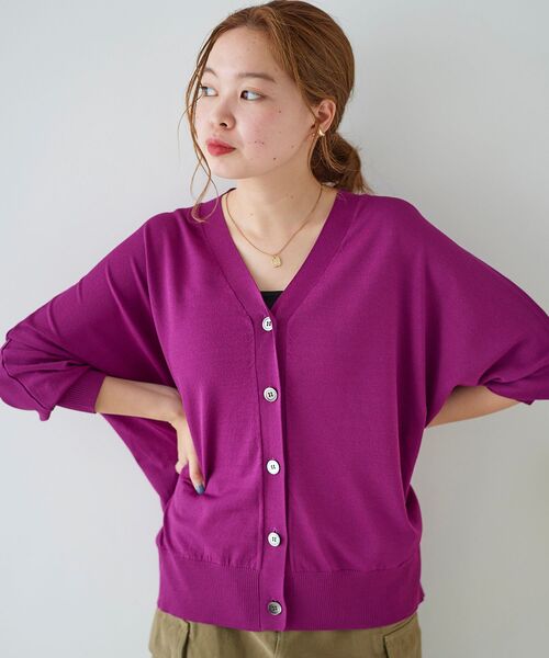 le.coeur blanc（ルクールブラン）の「ドルマンシルエット長袖ニットカーディガン（カーディガン/ボレロ・レディース・パープル/ネイビー/オリーブ・38）」の17枚目の写真