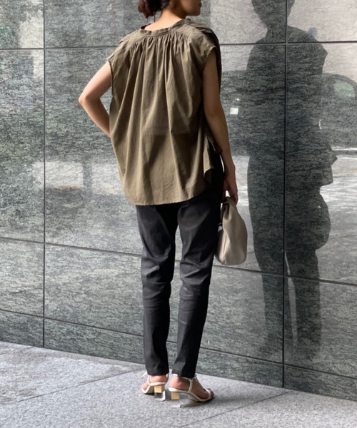 BEARDSLEY（ビアズリー）の「【低身長・背側ゴム・高身長にも3サイズ展開】リネンストレッチスリムタックパンツ（その他パンツ・レディース・ブラック/ベージュ・1/2/0）」の7枚目の写真