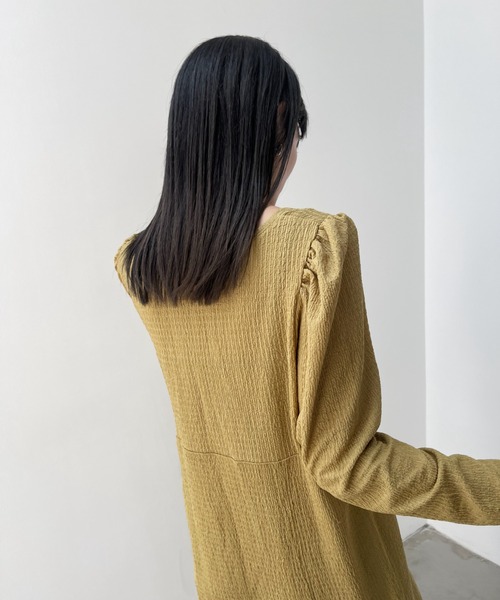 y/m by なとりか(イムバイナトリカ)の「なとりか×y/m シャーリング切替ワンピース(ワンピース・レディース・ブラック/イエロー/アイボリー・FREE)」の4枚目の写真