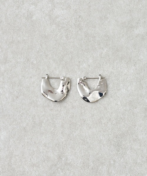 BEARDSLEY(ビアズリー)の「フラットピアス(ピアス(両耳用)・レディース・シルバー/ゴールド・FREE)」の3枚目の写真